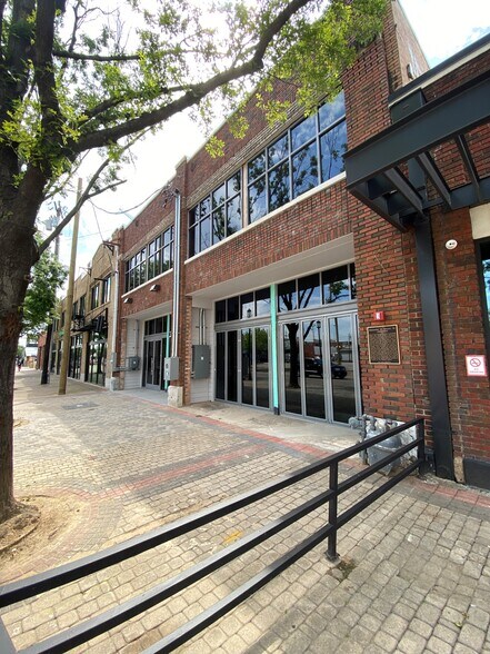 More Photos Of 2612-2614 Main St, Dallas Storefront For Lease