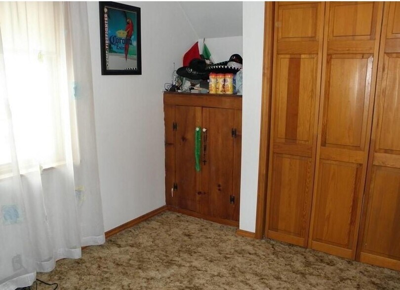 More Photos Of 158 Lake St, Hamburg General Retail For Sale