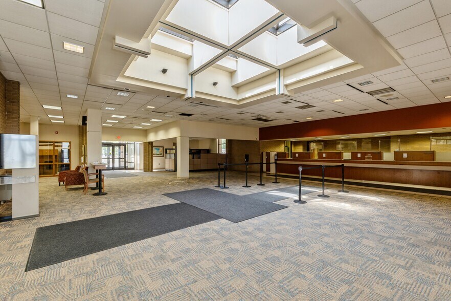 More Photos Of 4505 Douglas Ave, Des Moines General Retail For Sale