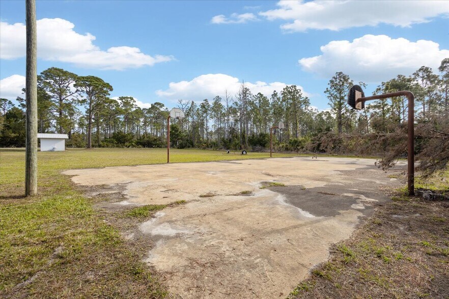 More Photos Of 21070 Beach Rd, Perry Specialty For Sale