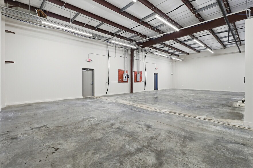 More Photos Of 5342 5th St, Katy Freestanding For Lease