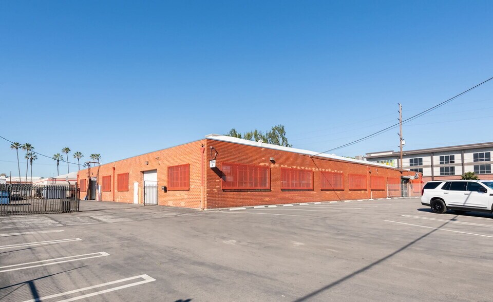 More Photos Of 3160 El Segundo Blvd, Hawthorne Warehouse For Lease