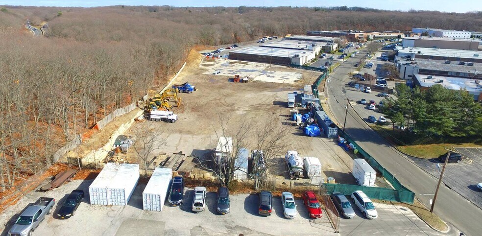 More Photos Of 80 Dupont St, Plainview Land For Lease