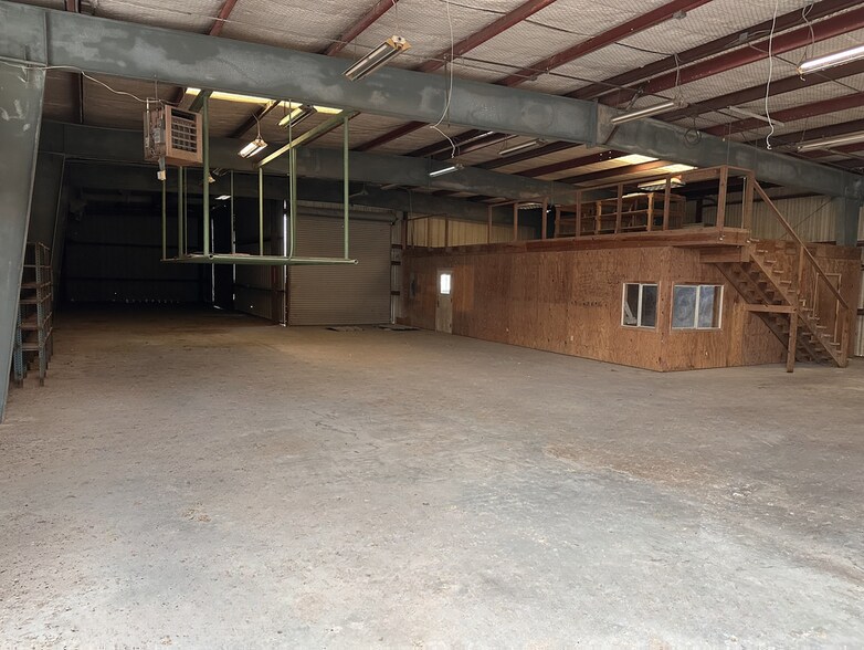 More Photos Of 16137 FM 624, Robstown Warehouse For Lease