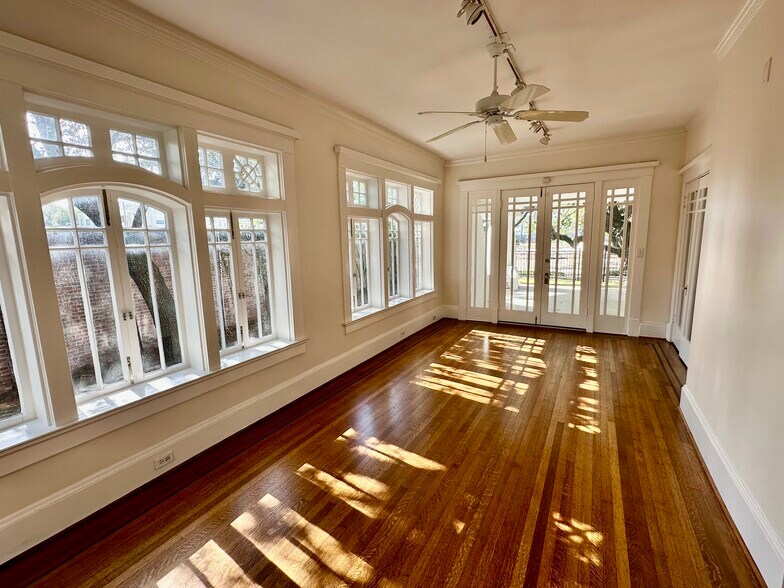 More Photos Of 4515 Yoakum Blvd, Houston Office For Sale