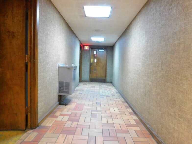 More Photos Of 720 SW F Ave, Lawton Manufacturing For Sale