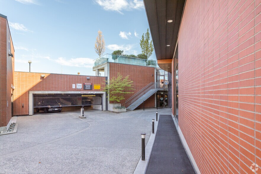 More Photos Of 401 Garbally Rd, Victoria Office For Lease