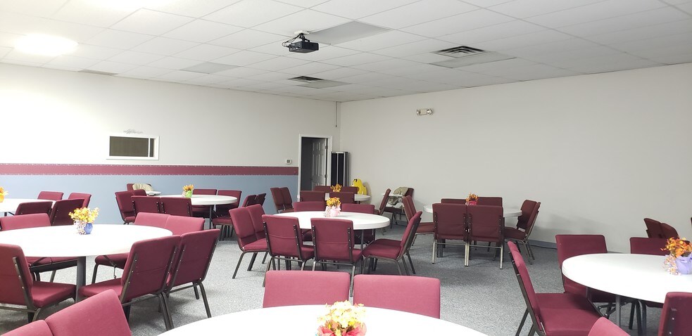 More Photos Of 49532-49540 Gratiot Ave, Chesterfield Freestanding For Lease