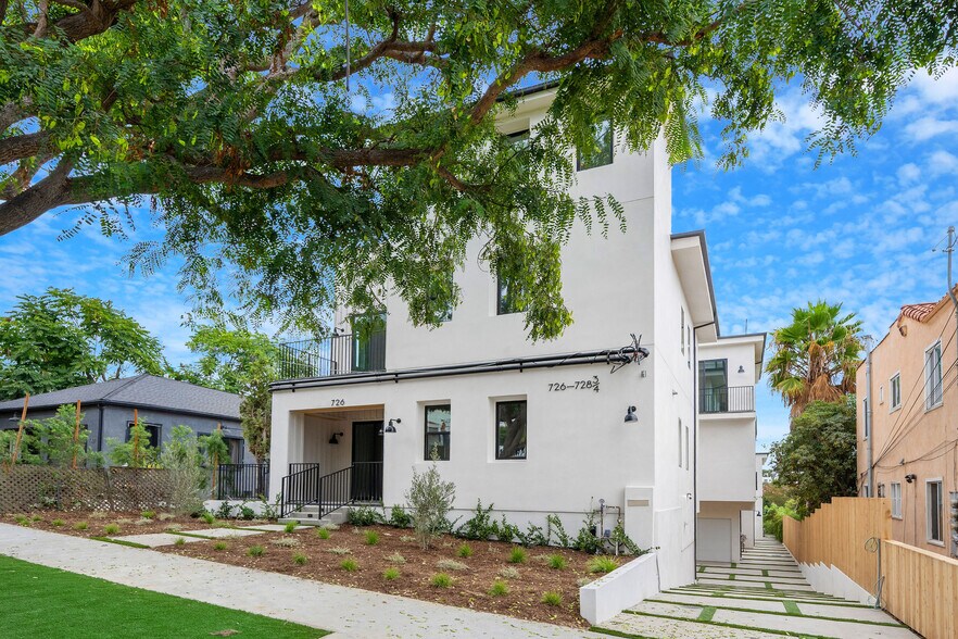 More Photos Of 726 Robinson St, Los Angeles Apartments For Sale
