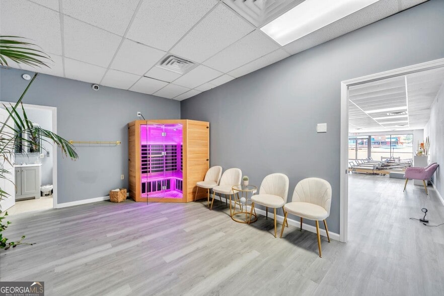 More Photos Of 905 Hillcrest Pky, Dublin Storefront For Sale