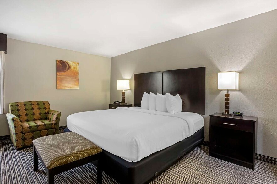 More Photos Of 2911 Gilmore Dr, Jonesboro Hotel For Sale
