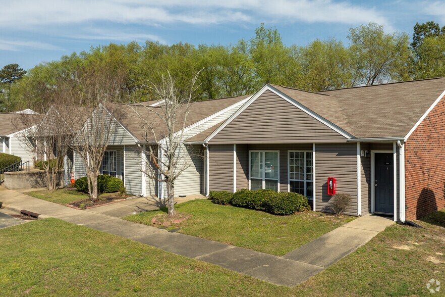 Primary Photo Of 1004 Appamattox Ct, Fayetteville Apartments For Sale