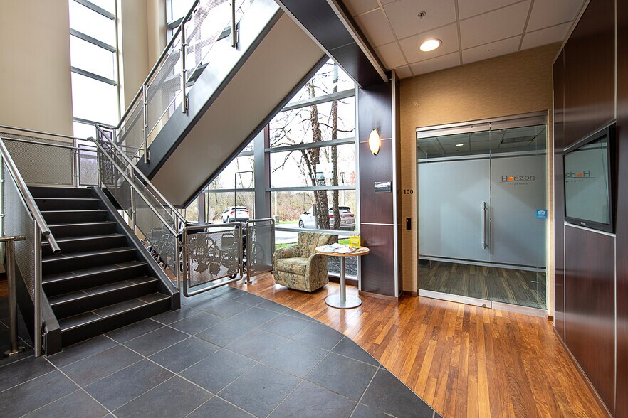 More Photos Of 51 Park West Blvd, Akron Medical For Lease