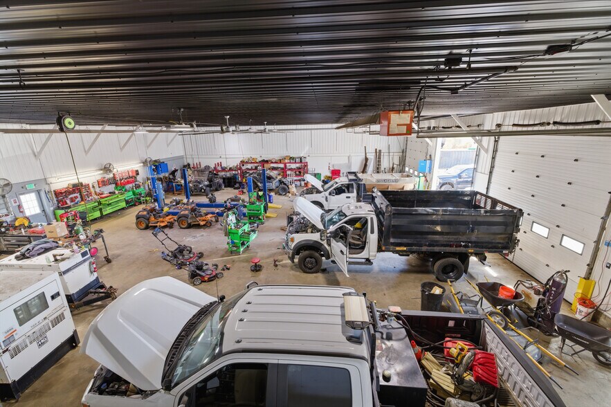 More Photos Of 11 Tyler Dr, North Franklin Showroom For Sale