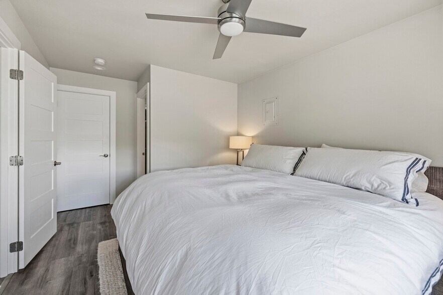 More Photos Of 101-107 S 1st St, La Conner Storefront For Sale