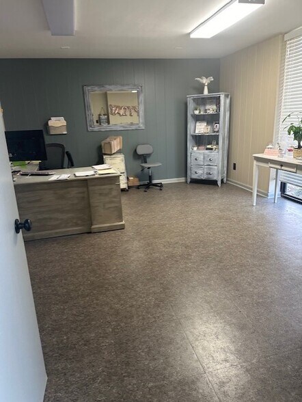 More Photos Of 933 Ridge Rd, Duson Service For Lease