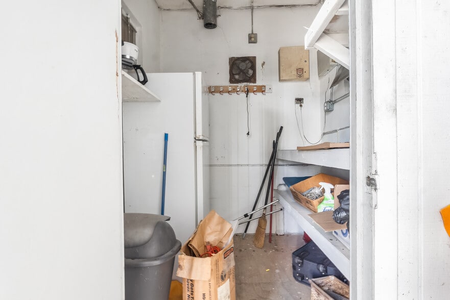 More Photos Of 775 NW 21st St, Miami Service For Lease