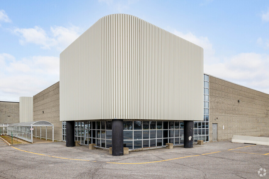 Primary Photo Of 867-877 Boul Jean-Paul-Vincent, Longueuil Manufacturing For Lease