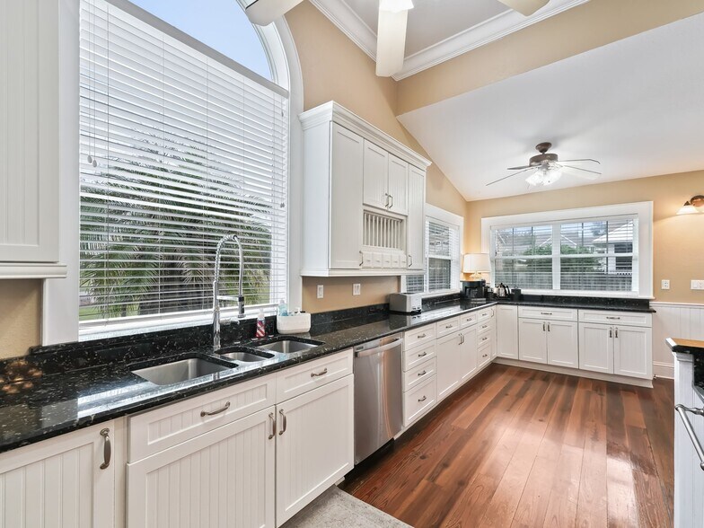 More Photos Of 12730 E Highway 25, Ocklawaha Specialty For Sale