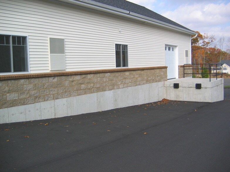 More Photos Of 2351 Boston Post Rd, Guilford Office For Lease