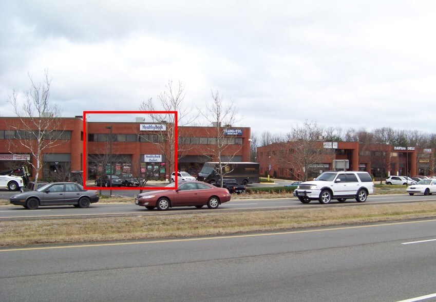 More Photos Of 8245 Backlick Rd, Lorton Showroom For Lease