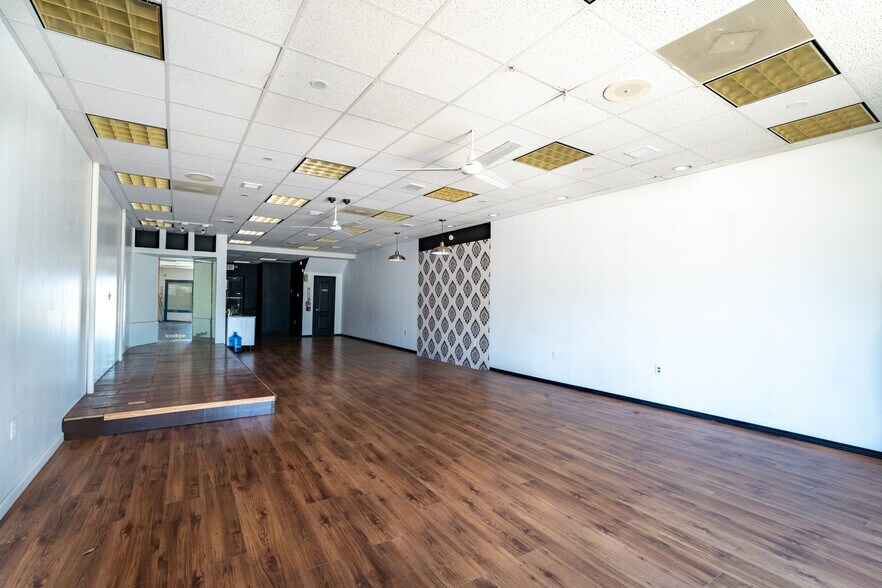 More Photos Of 1912 S Main St, McAllen Storefront For Lease