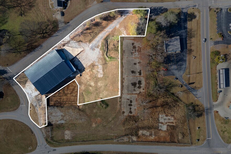 More Photos Of 207 N Kenneth St, Walhalla Warehouse For Lease