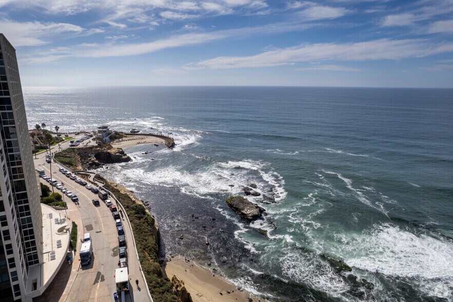 More Photos Of 930 Prospect St, La Jolla Storefront Retail Office For Lease