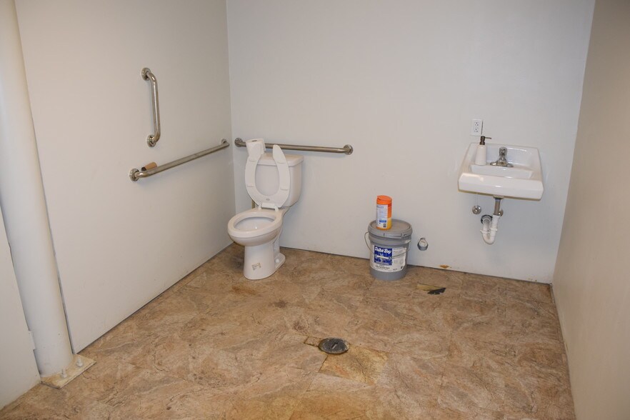 More Photos Of 13545 Bassett Ln, Williston Warehouse For Sale