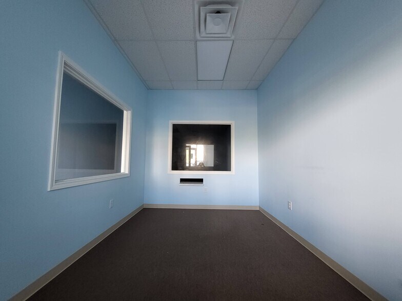 More Photos Of 4821 Lj Pky, Sugar Land Storefront For Lease