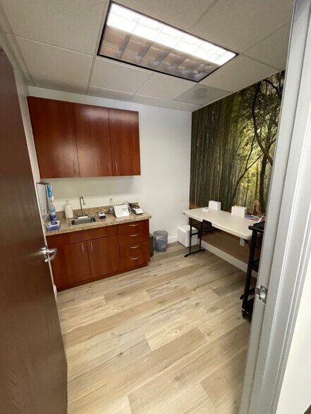 More Photos Of 2314 Newport Blvd, Costa Mesa Office For Lease