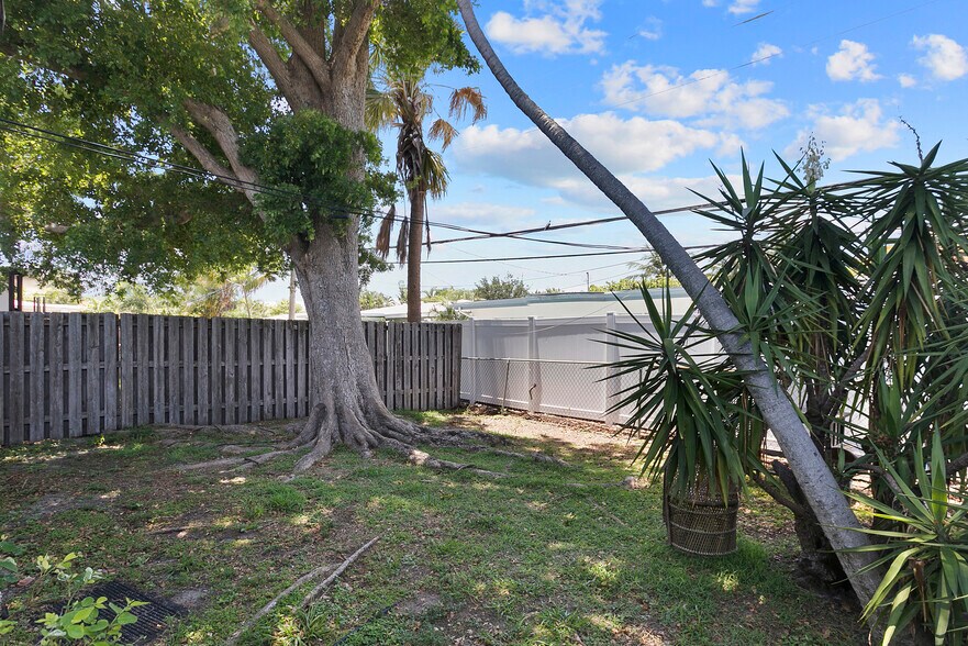 More Photos Of 1933 NE 26th Dr, Wilton Manors Apartments For Sale