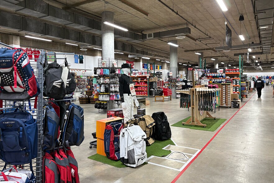 More Photos Of 2100 N Bellflower Blvd, Long Beach General Retail For Sale