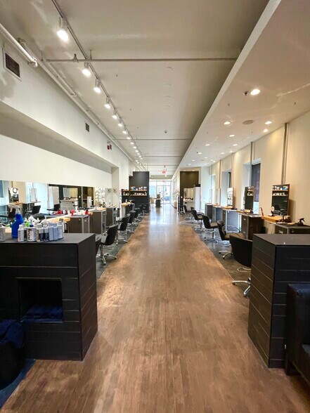 More Photos Of 269 Queen St W, Toronto Storefront Retail Residential For Lease
