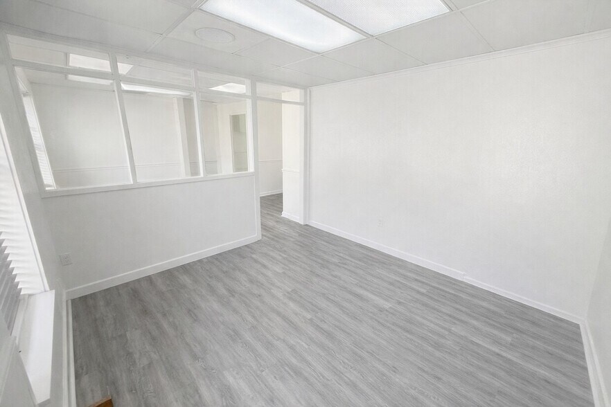More Photos Of 2510 S Macdill Ave, Tampa Storefront Retail Office For Lease