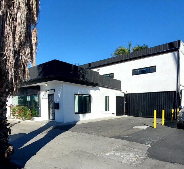 Primary Photo Of 14915 Sherman Way, Van Nuys Medical For Lease