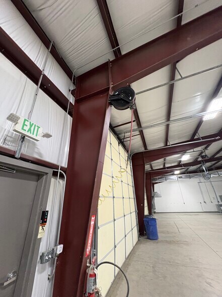 More Photos Of 66850 Executive Dr, Saint Clairsville Warehouse For Lease