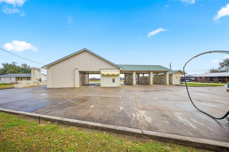 Primary Photo Of 105 Myrtle Dr, Lockport Carwash For Sale