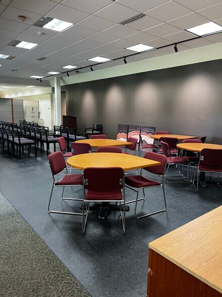 More Photos Of 11780 Borman Dr, Maryland Heights Office For Lease