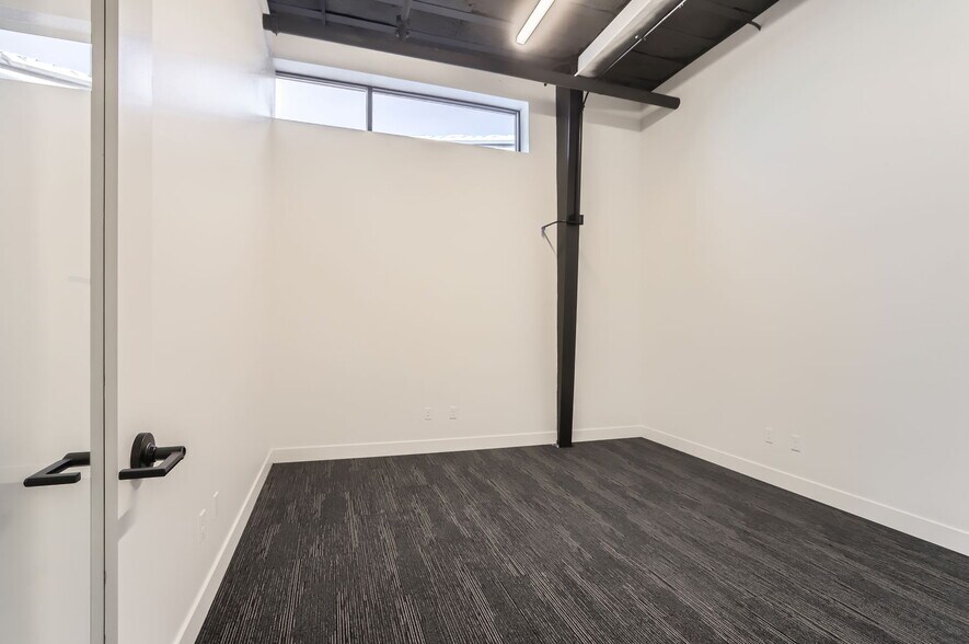 More Photos Of 1495 Overlook Dr, Lafayette Light Manufacturing For Lease