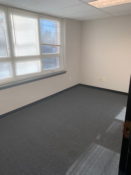 More Photos Of 750 Old Main St, Rocky Hill Medical For Sale