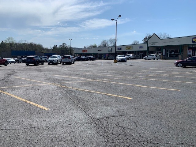 More Photos Of 1228 Country Club Rd, Fairmont Unknown For Lease