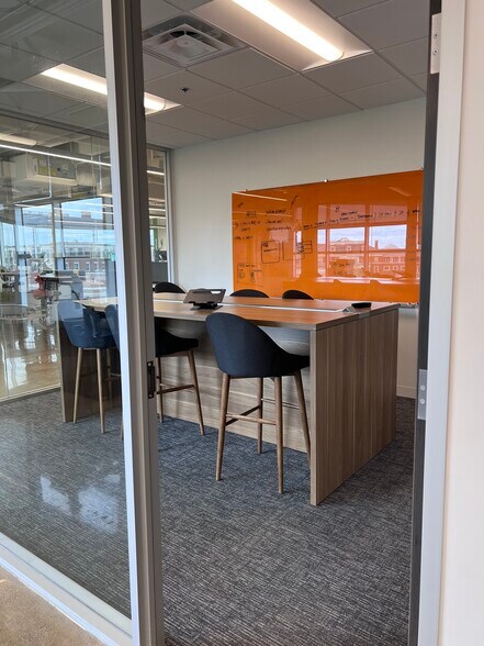 More Photos Of 3800 Maple Ave, Dallas Office For Lease