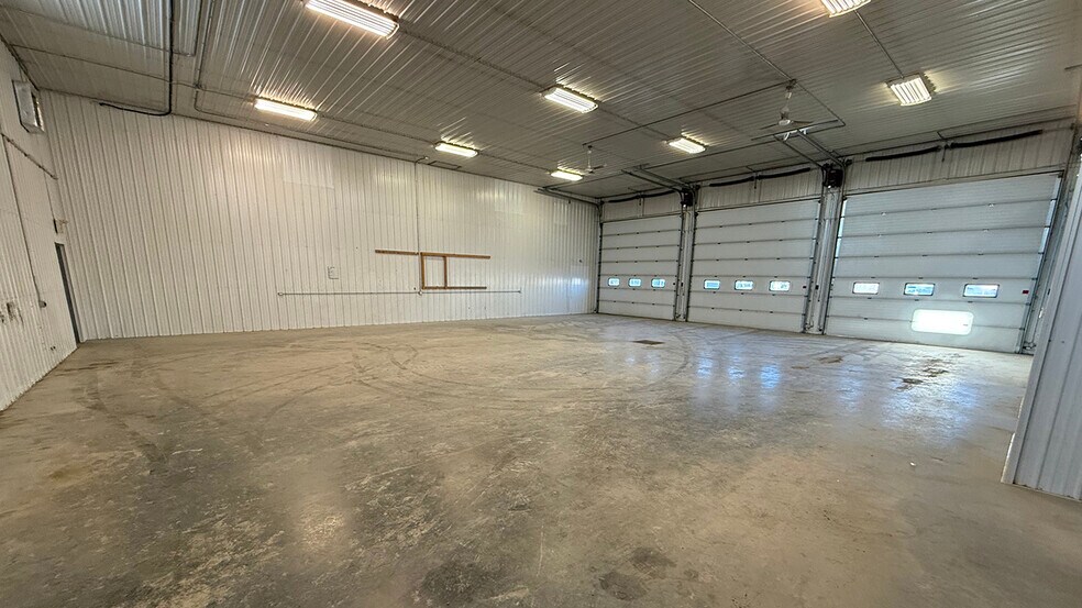 More Photos Of 51 Matheson Pkwy, Sunnyside Industrial For Lease