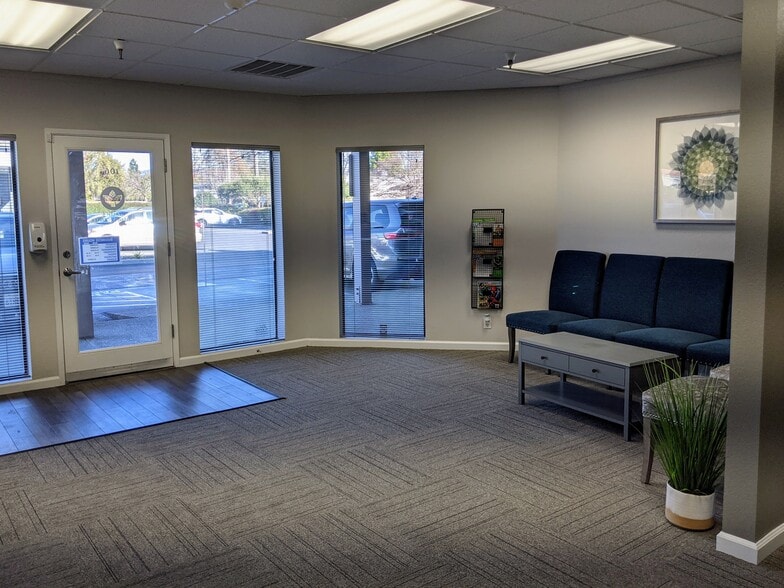 More Photos Of 1100 Lincoln Ave, Napa Medical For Lease