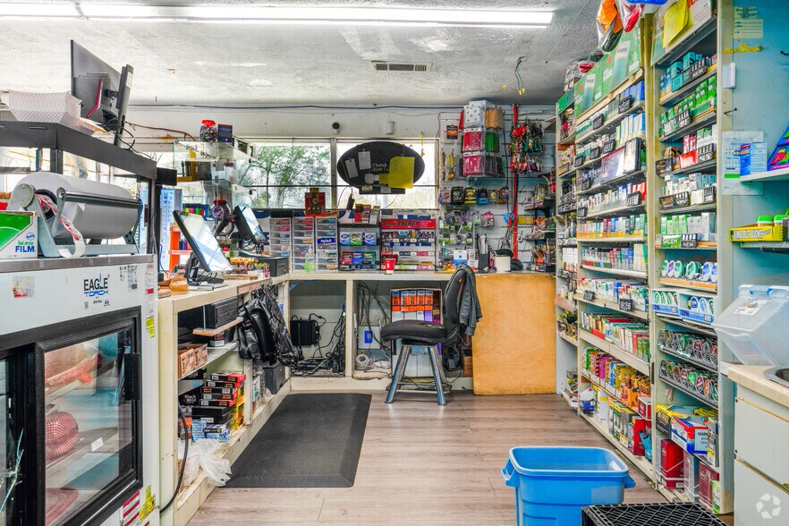 More Photos Of 3613 Wisconsin St, Vicksburg General Retail For Sale