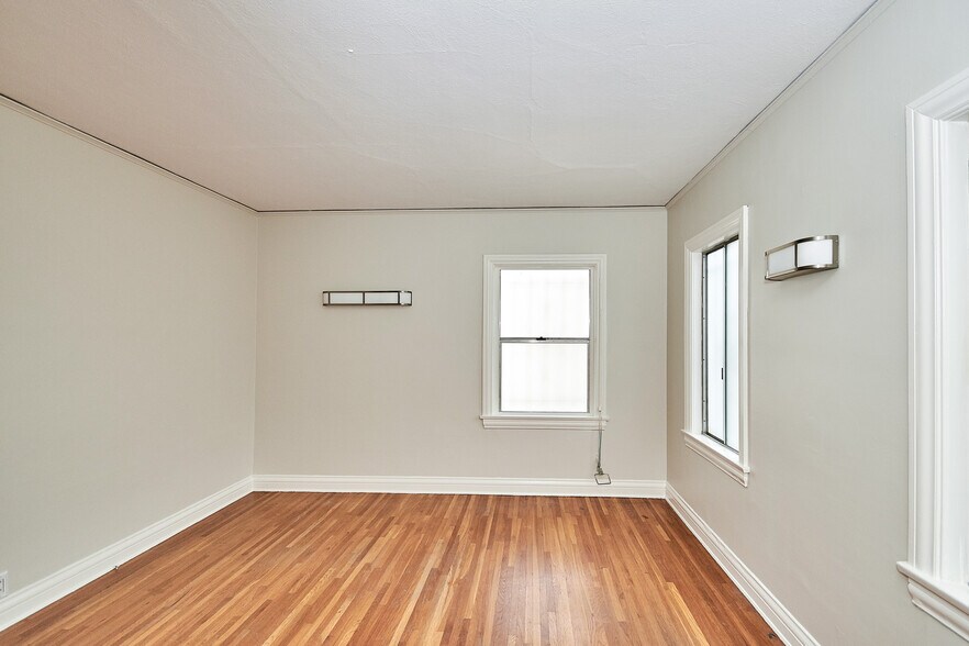 More Photos Of 6669 De Longpre Ave, Los Angeles Apartments For Sale