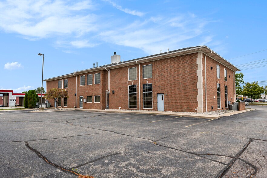 More Photos Of 47800 Gratiot Ave, Chesterfield Medical For Lease