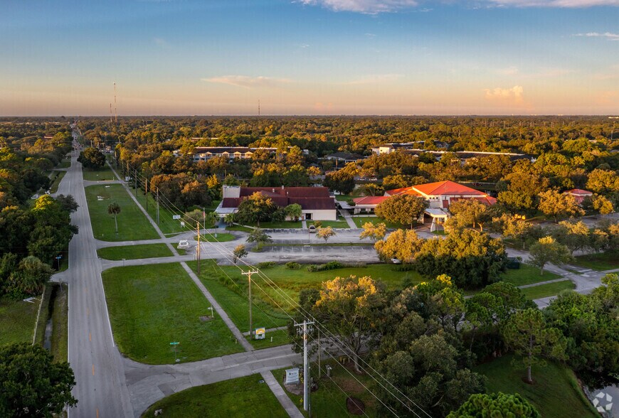 More Photos Of 2049 N Honore Ave, Sarasota Office Residential For Sale