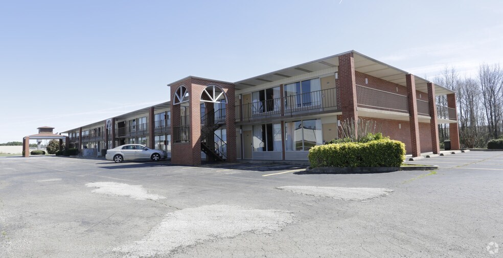 Primary Photo Of 107-n N Rand Dr, Searcy Hotel For Sale